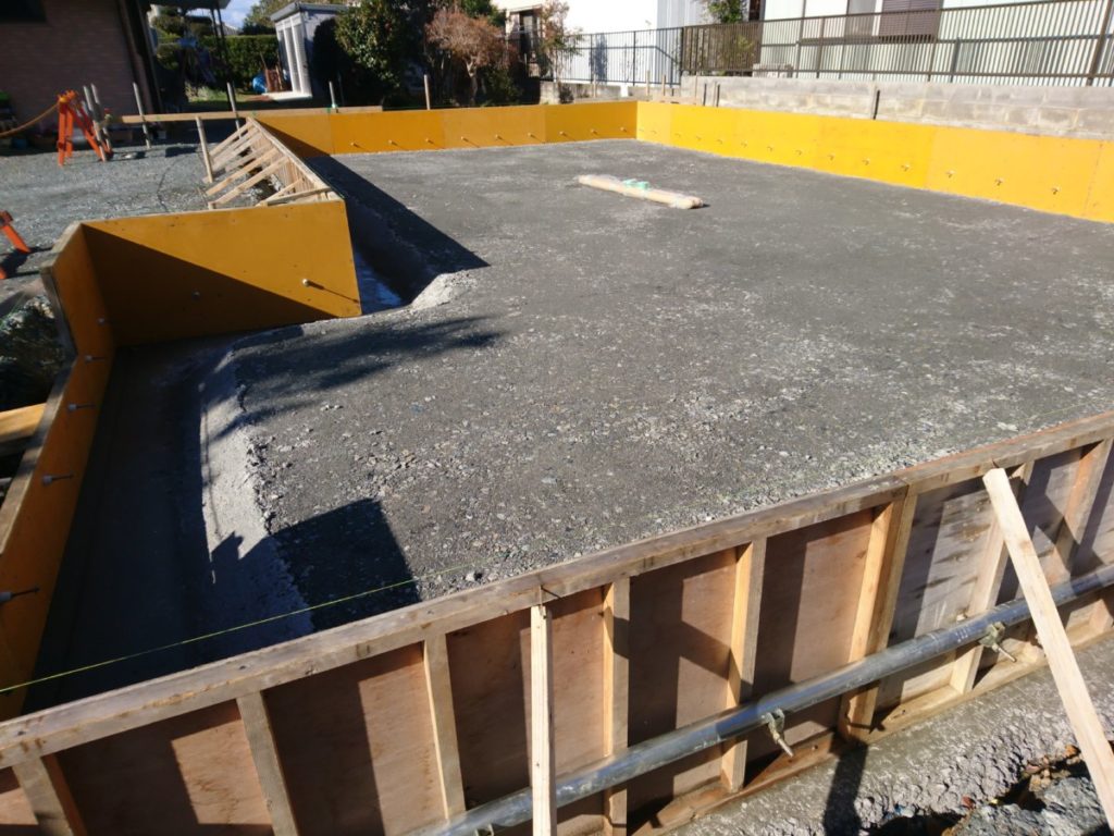 ただいま基礎工事、進行中